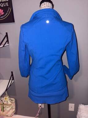 Lululemon Shape Forme Jacket in Cornflower Blue Size 6